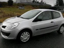 Silber Gebraucht 2005 Renault Clio III Kleinwagen | 1.600 € (Fairer Preis)