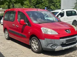 Rot Gebraucht 2009 Peugeot Partner Tepee Tendance Van / Kleinbus | 2.350 € (Superpreis)