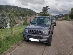 Grau Gebraucht 2009 Suzuki Jimny SUV | 7.500 € (Etwas zu teuer)
