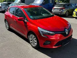 Rot Gebraucht 2021 Renault Clio V Experience Limousine | 9.999 € (Guter Preis)