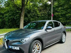 Grau Gebraucht 2017 Alfa Romeo Stelvio SUV | 26.900 € (Teuer)