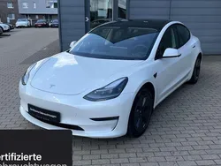 Weiß Gebraucht 2021 Tesla Model 3 Long Range Limousine | 26.500 € (Etwas zu teuer)