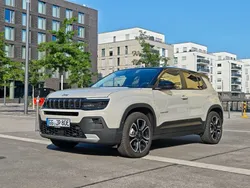 Beige Gebraucht 2024 Jeep Avenger EV Summit SUV | 26.500 € (Fairer Preis)