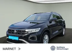 Deep black perleffekt Gebraucht 2024 VW T-Roc Life SUV | 30.390 € (Fairer Preis)