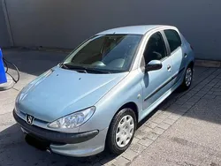 Grau Gebraucht 2007 Peugeot 206 Tendance Limousine | 1.600 € (Etwas zu teuer)