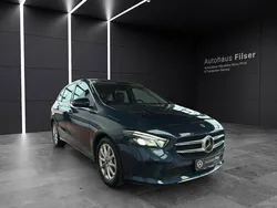 Blau Gebraucht 2022 Mercedes B200 Progressive Van / Kleinbus | 31.854 € (Teuer)