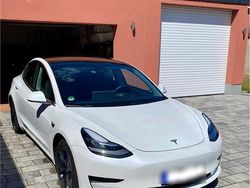 Weiß Gebraucht 2020 Tesla Model 3 Standard Range Plus Limousine | 19.999 € (Guter Preis)