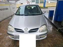 Grau Gebraucht 2005 Nissan Almera Tino Van / Kleinbus | 1.000 € (Guter Preis)