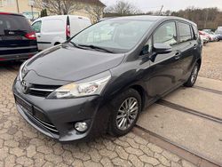 Grau Gebraucht 2016 Toyota Verso Comfort Van / Kleinbus | 5.650 €