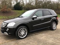 Schwarz Gebraucht 2010 Mercedes ML500 AMG SUV | 15.800 € (Fairer Preis)