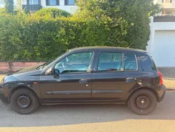 Schwarz Gebraucht 2003 Renault Clio II Kleinwagen | 1.350 €