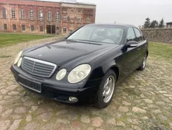 Schwarz Gebraucht 2003 Mercedes E240 Classic Limousine | 2.000 €