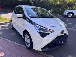 Weiß Gebraucht 2018 Toyota Aygo X-play Kleinwagen | 9.990 € (Etwas zu teuer)