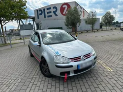 Silber Gebraucht 2004 VW Golf V Limousine | 2.500 €