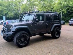 Grau Gebraucht 2016 Jeep Wrangler Unlimited Rubicon SUV | 37.400 € (Etwas zu teuer)