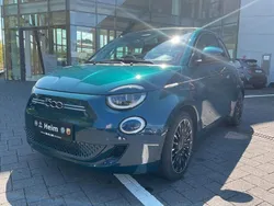 Grün Gebraucht 2021 Fiat 500e La Prima Kleinwagen | 20.990 € (Etwas zu teuer)