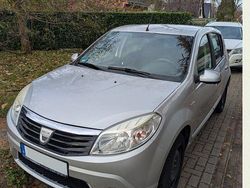 Grau Gebraucht 2009 Dacia Sandero Limousine | 2.300 € (Fairer Preis)