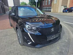Schwarz Gebraucht 2021 Peugeot 2008 Active SUV | 12.500 € (Fairer Preis)