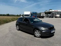 Grau Gebraucht 2007 BMW 118 Coupé Coupé | 2.450 € (Fairer Preis)
