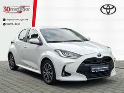 Weiß Gebraucht 2022 Toyota Yaris Hybrid Team Limousine | 19.520 € (Fairer Preis)