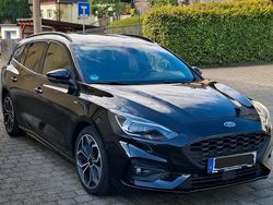 Schwarz Gebraucht 2018 Ford Focus ST-Line Kombi | 15.100 € (Teuer)