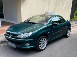Grün Gebraucht 2003 Peugeot 206 CC Roland Garros Cabrio | 3.500 €