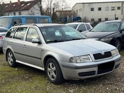 Grau Gebraucht 2001 Skoda Octavia Elegance Kombi | 950 € (Guter Preis)