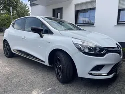 Weiß Gebraucht 2017 Renault Clio IV LIMITED Kleinwagen | 8.550 € (Fairer Preis)