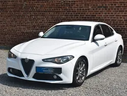 Weiß Gebraucht 2017 Alfa Romeo Giulia Limousine | 12.490 € (Superpreis)