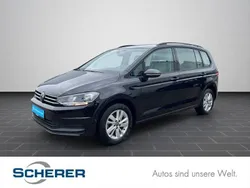 Deep black perleffekt (metallic) Gebraucht 2024 VW Touran Comfortline Van / Kleinbus | 31.900 € (Fairer Preis)