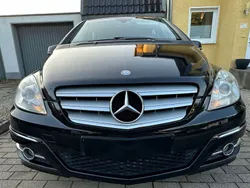 Schwarz Gebraucht 2011 Mercedes B180 Van / Kleinbus | 6.299 € (Fairer Preis)