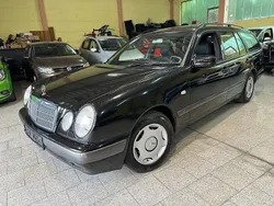 Schwarz Gebraucht 1998 Mercedes E200 Limousine | 2.990 € (Guter Preis)