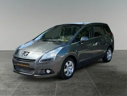 Grau Gebraucht 2013 Peugeot 5008 Van / Kleinbus | 5.750 € (Fairer Preis)
