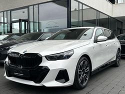 Weiß Gebraucht 2024 BMW 520 M Sport Kombi | 49.870 € (Guter Preis)