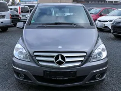 Grau Gebraucht 2012 Mercedes B180 Van / Kleinbus | 7.490 € (Guter Preis)