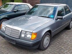 Grau Gebraucht 1988 Mercedes E230 Limousine | 4.890 €
