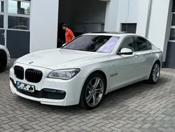 Weiß Gebraucht 2015 BMW 750 M Sport Limousine | 15.999 €