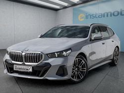 Grau Gebraucht 2024 BMW 540 Kombi | 63.649 €