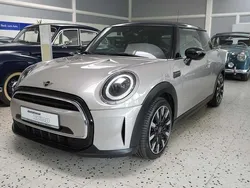 Grau Gebraucht 2021 Mini Cooper Classic Kleinwagen | 23.650 € (Teuer)