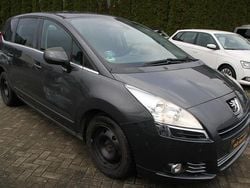 Grau Gebraucht 2013 Peugeot 5008 Business-Line Van / Kleinbus | 5.990 € (Etwas zu teuer)