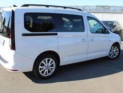 Weiß Gebraucht 2022 VW Caddy Maxi Life Design Van / Kleinbus | 25.980 € (Fairer Preis)