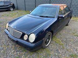 Blau Gebraucht 2002 Mercedes E240 Limousine | 1.499 € (Superpreis)