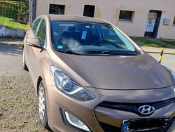 Beige Gebraucht 2015 Hyundai i30 Classic Limousine | 6.990 € (Fairer Preis)