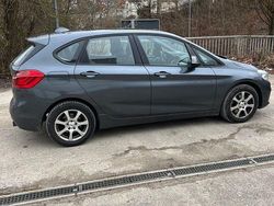 Grau Gebraucht 2015 BMW 220 Active Tourer Van / Kleinbus | 10.850 € (Fairer Preis)