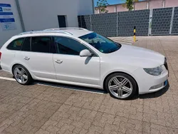 Weiß Gebraucht 2011 Skoda Superb Kombi | 6.500 € (Etwas zu teuer)