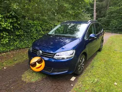 Blau Gebraucht 2021 VW Sharan Van / Kleinbus | 27.000 €