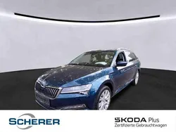 Lavablau metallic (metallic) Gebraucht 2022 Skoda Superb Style Kombi | 32.930 € (Etwas zu teuer)