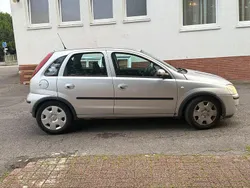 Grau Gebraucht 2004 Opel Corsa Kleinwagen | 350 € (Guter Preis)