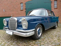 350 h mittelblau Gebraucht 1966 Mercedes W111 Limousine | 26.500 €