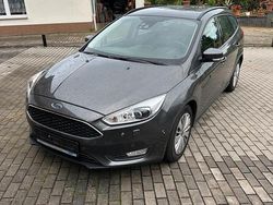 Grau Gebraucht 2015 Ford Focus Kombi | 7.590 € (Fairer Preis)